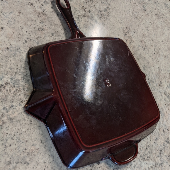 STAUB 10-in Cast Iron Grill Pan - Picture 4 of 4